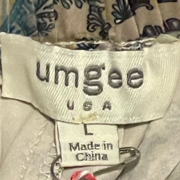 Umgee Floral Paisley Cream Women's Shorts, size L, NWT - Picture 7 of 12